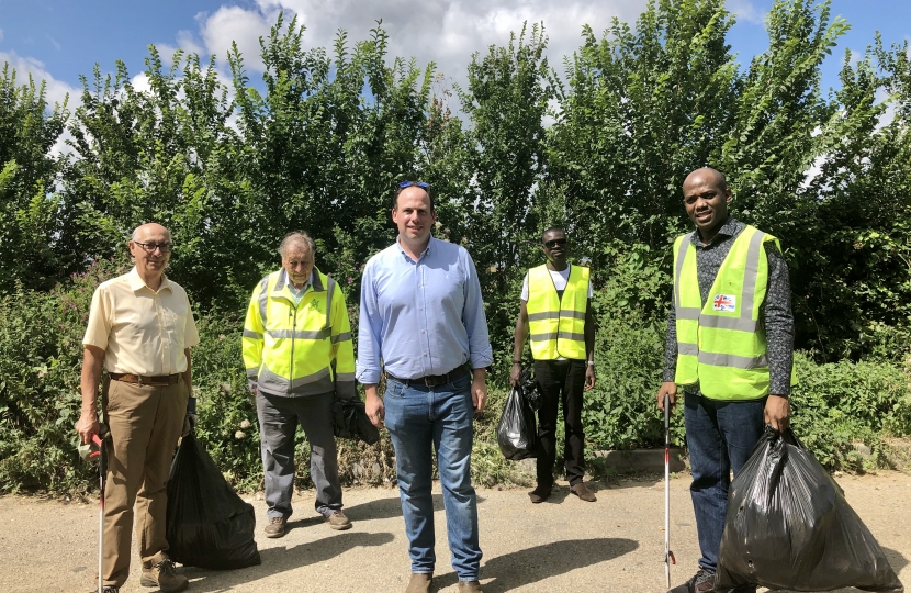 Greg with local Conservative Councillors and activists on a litter pick near Winslow.