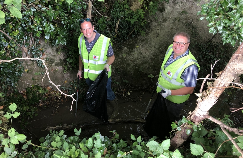 Greg Smith MP with Cllr Clive Harriss cleaning up the stream.