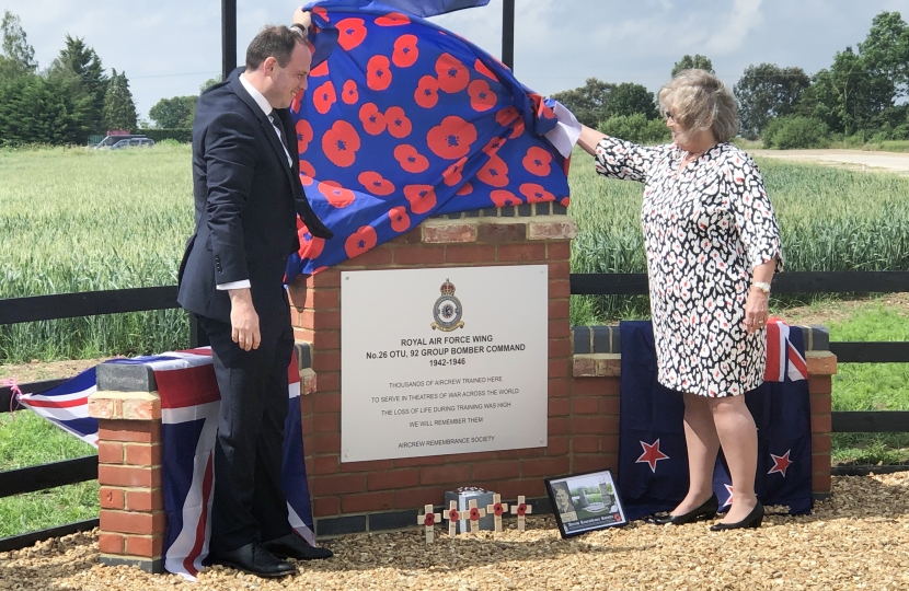 Greg Smith MP unveils the memorial with Lynn Taylor-Overend.